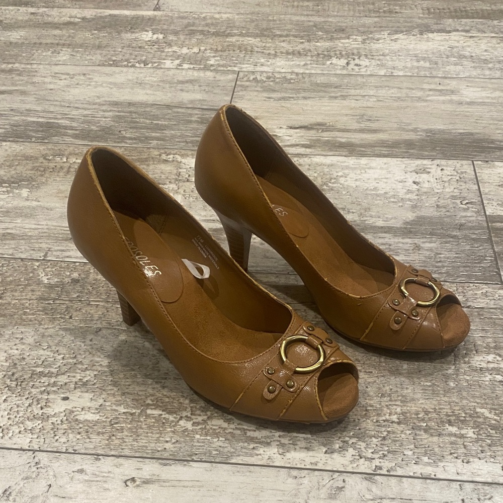 A2 By Aerosoles Tan Peep-Toe Heels